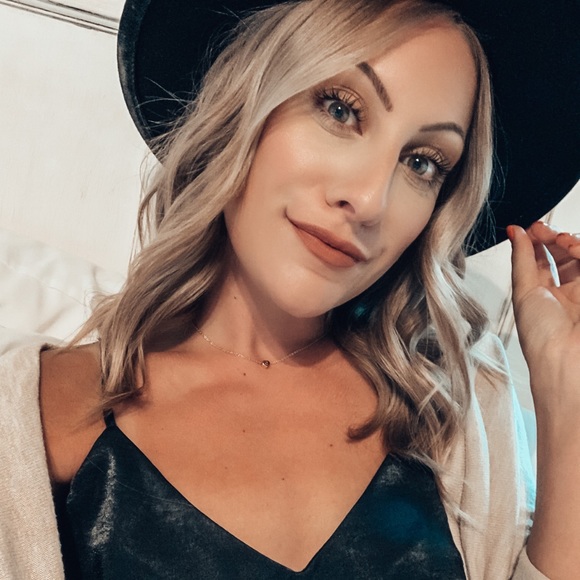 Meet your Posher, Cassie - Picture 1 of 1